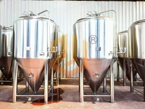 濟南国产视频福利新型2噸啤酒廠發酵罐